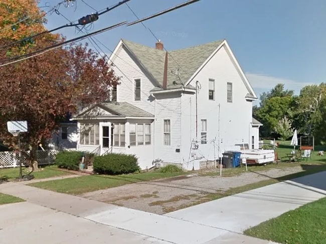 Building Photo - 314 W 19th Ave