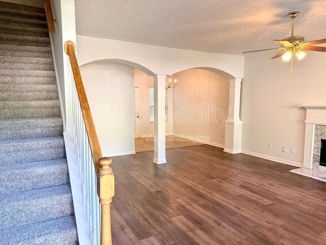 Photo - 1389 Highgrove Way