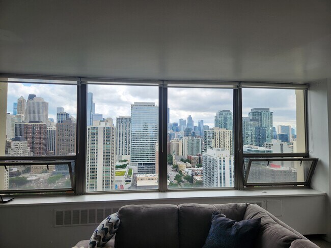 Beautiful Downtown Views - 1360 N Sandburg Terrace Condo Unit 2705