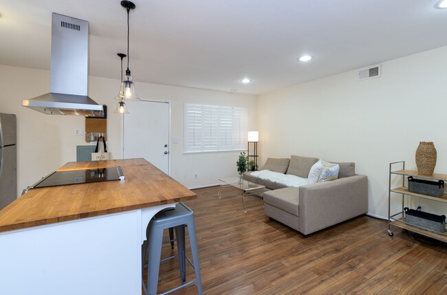 Photo - 4355 Diamond St Unit 4