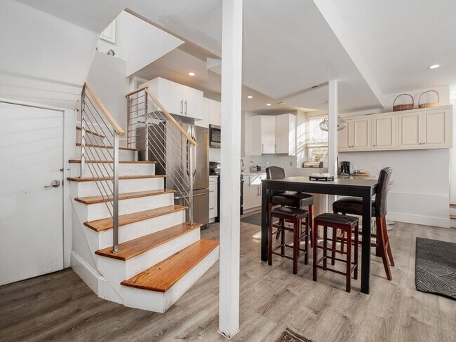 Photo - Great 6 bedroom Available 09/01/26