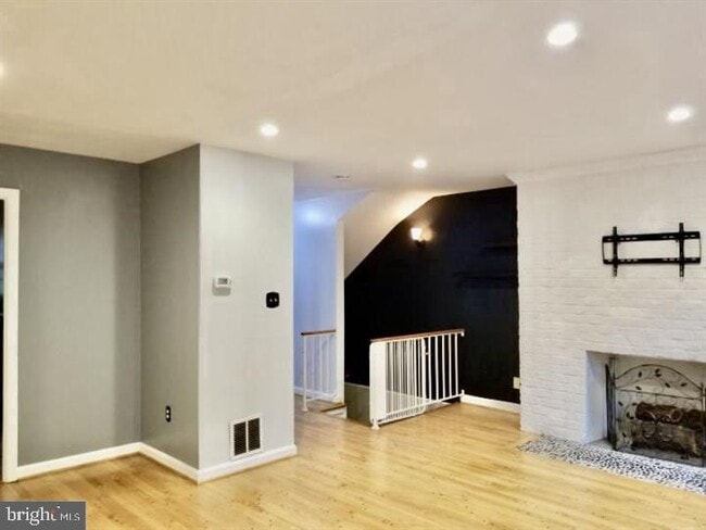 Building Photo - 6030 Hardwick Pl