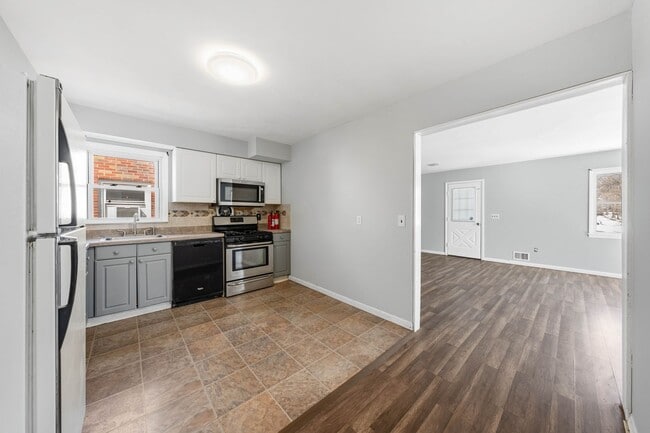 Photo - Large 3 Bedroom Apt