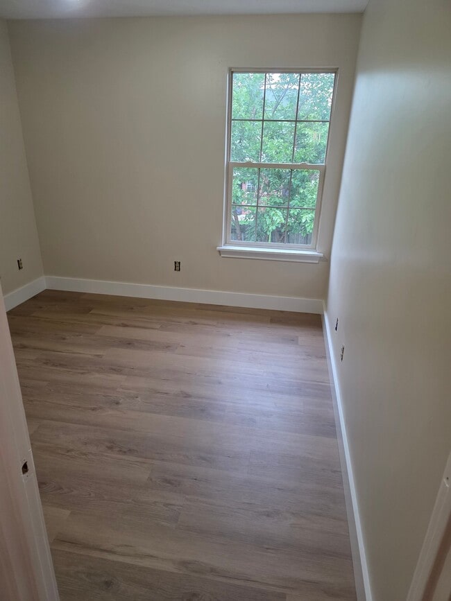 Photo - 209 Maryrose Dr