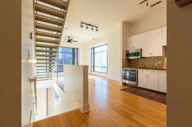 Building Photo - 2133 Southend Dr