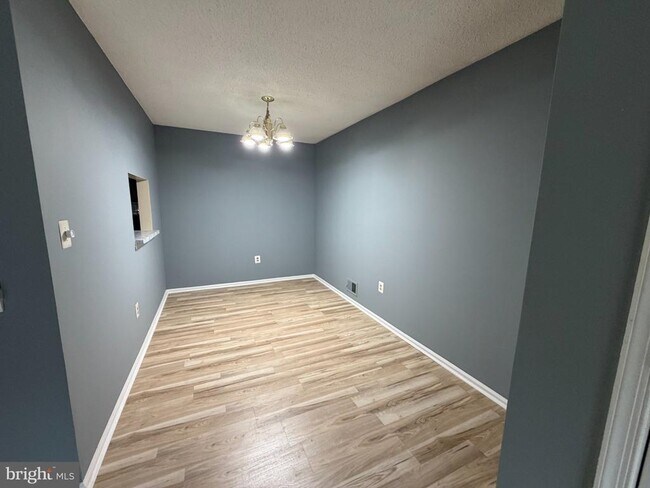 Photo - 8 Joyner Ct