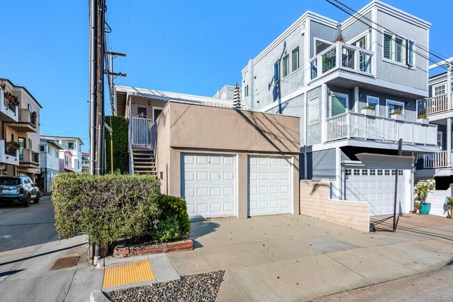 Building Photo - 2 bedroom - Incredible location! Unit A