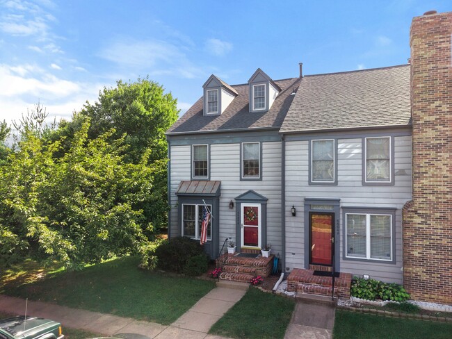 End unit townhome - 44046 Aberdeen Ter Townhome