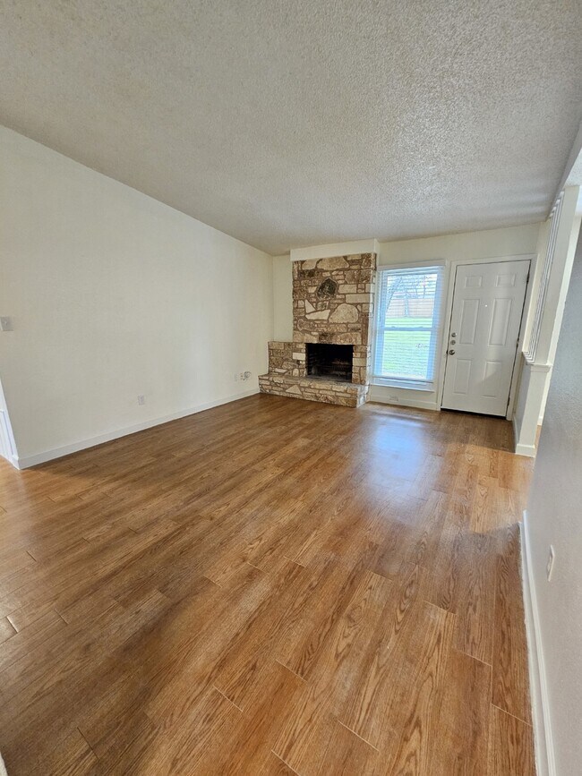 Charming 4-Bedroom Retreat with Cozy Fireplace in Vibrant Austin Neighborhood!