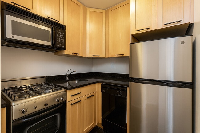 Photo - 303 E 56th St