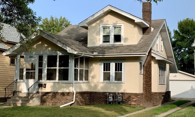 Building Photo - 234 5th Ave N Unit #2