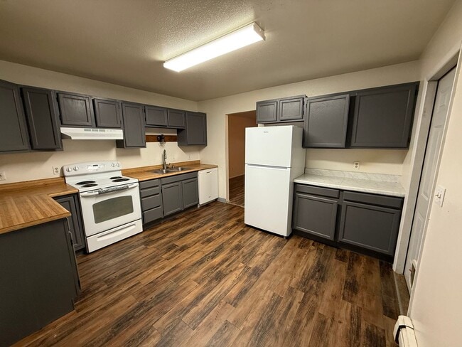 Photo - Biathalon Ave. (3588) Unit B