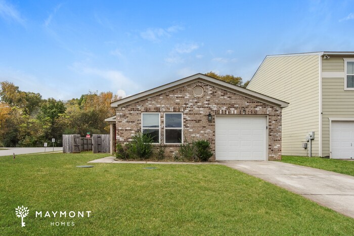 Photo - 100 Foxford Ln