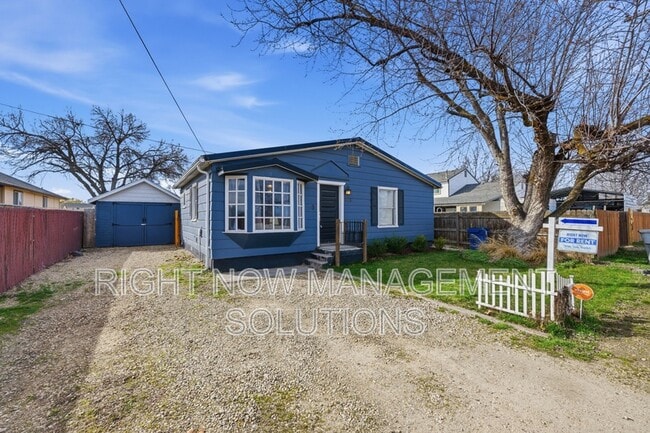 Building Photo - 415 W Linden St