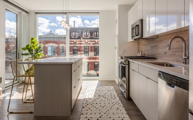 2359 N Lincoln Ave Unit 1305