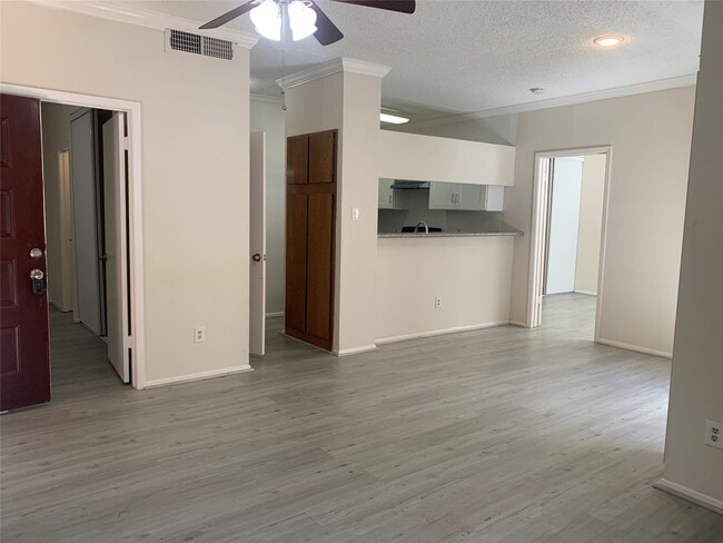 Building Photo - 2710 Grants Lake Blvd Unit B5