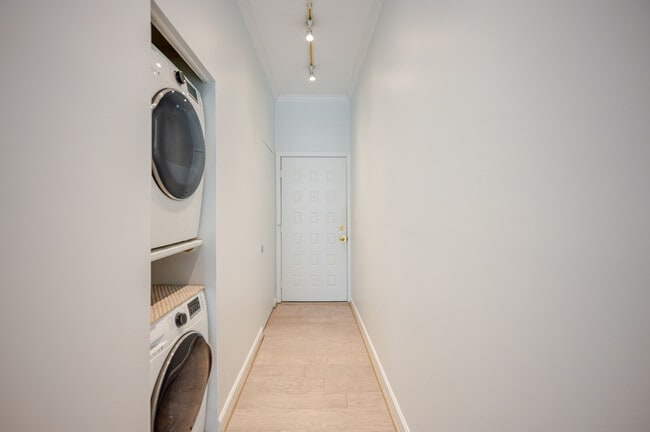2000 16th St NW Unit 208