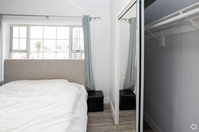 Closet Unit 300 1BR 1 BA 750 SF