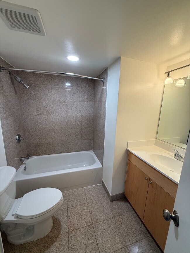 Photo - 7500 Woodmont Ave Unidad 217