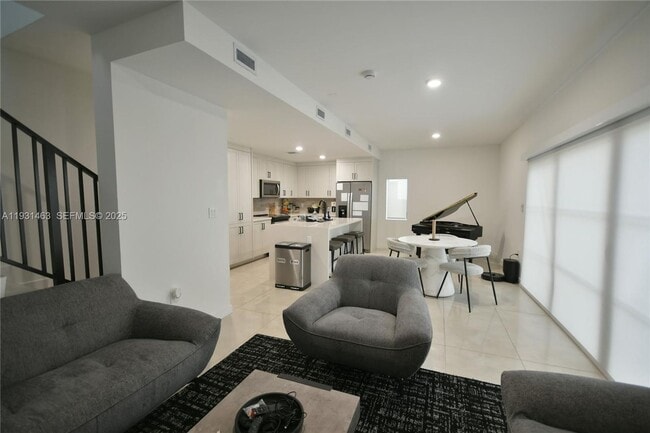 Photo - 1339 NW 2nd Ln