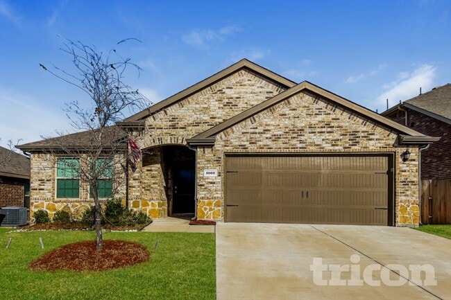 Photo - 1002 Meadow Wood Ln