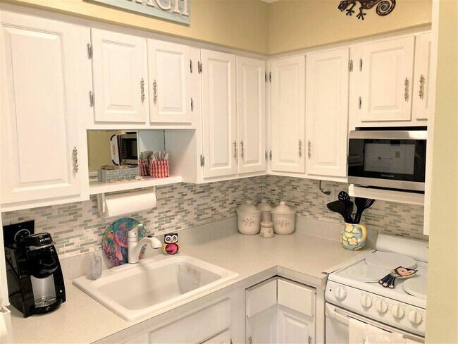 Photo - AVAILABLE  August 1-2026.....Nice One Bedroom $1,850/month Centrally Located on Marco Island...
