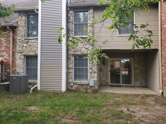 Photo - 3 bd, 2.5 ba Village South condo, great so...
