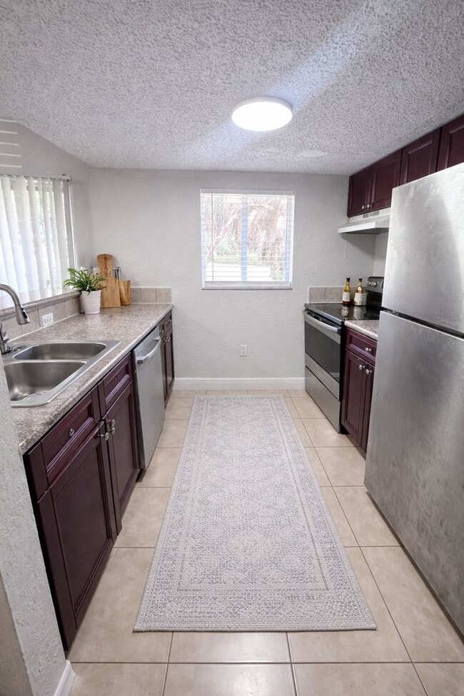 Building Photo - 3 bd/2.5 ba + Stainless Steel Appliances + 1 Car Garage + up to 3 Months Off! Unit 3848 - Queens