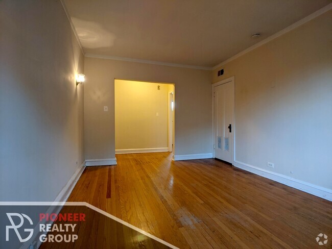 Building Photo - 2948 N Seminary Ave Unit 1101-3 Rental