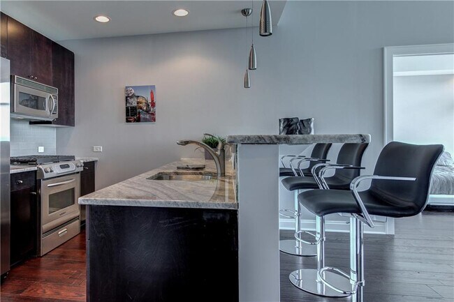 Photo - 905 Juniper St NE