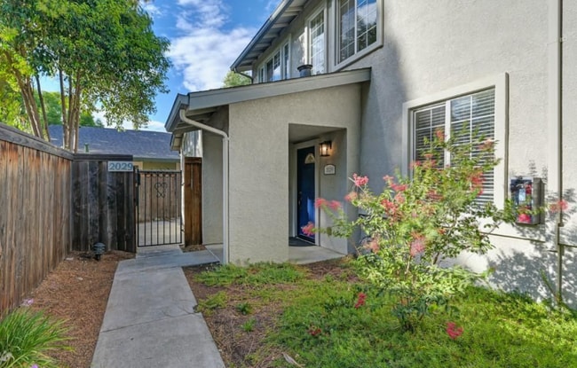 Building Photo - 2029 5th St Rental
