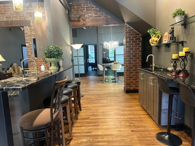 Photo - 275 S Limestone Unit 150