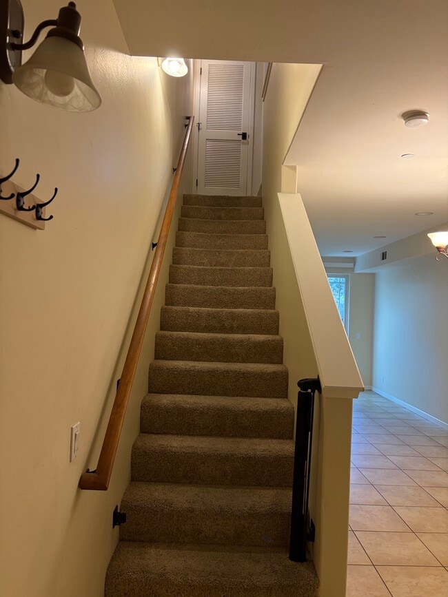 Photo - 345 Kellogg Way