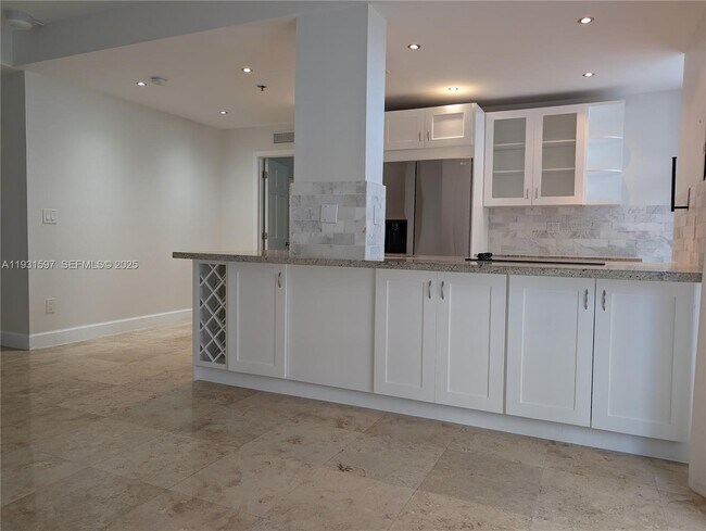 Photo - 6061 Collins Ave Unidad 4E