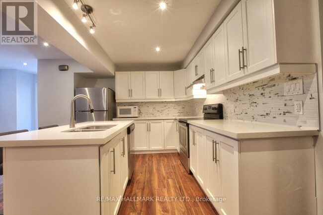 Photo - 73 Lawrence Ave E Unit Ground