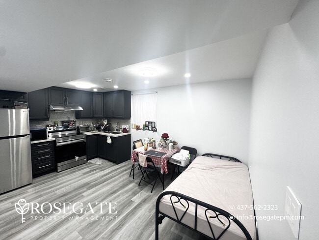 Photo - Bright 1 Bedroom + Den (Usable as 2nd Bedroom) Basement Apartment with Parking Unité 2