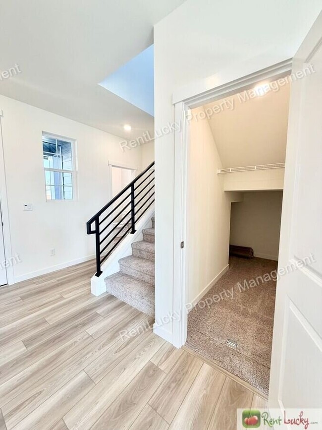 17056 127th St E