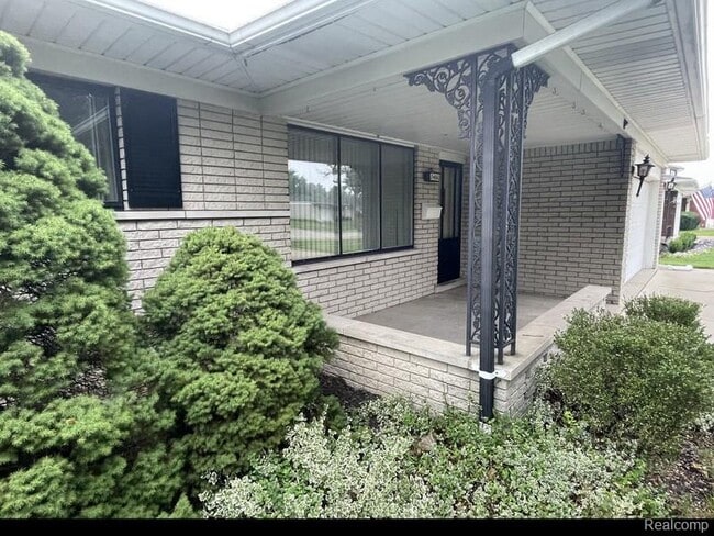 Photo - 34660 MacDonald Dr