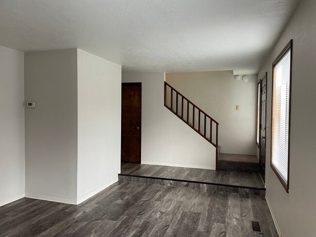 Photo - Very Nice 3 Bedroom 2.5 Bathroom Townhome