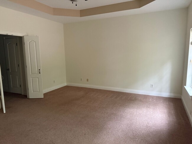 Photo - 252 Dedria Ln
