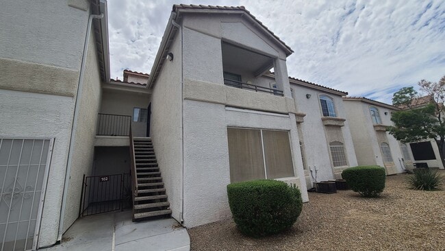 Building Photo - Upstairs 3 Bedroom condo Unit 202