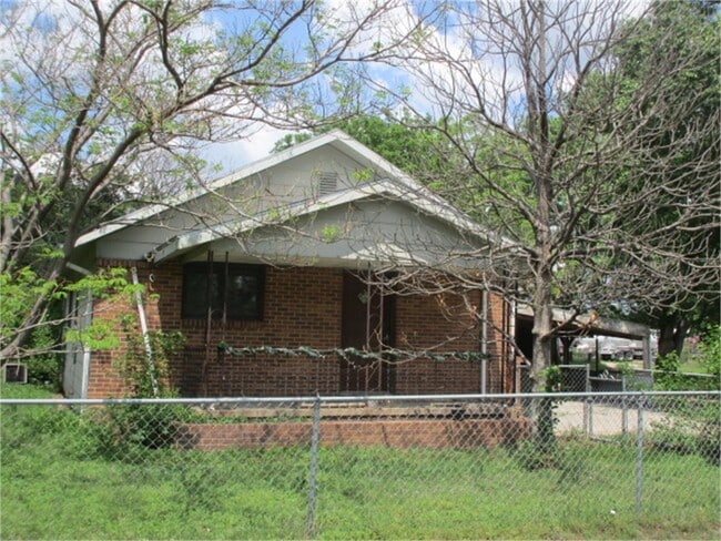 Photo - 2620 E 2nd Ave