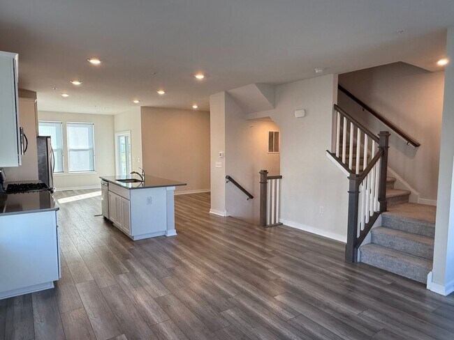 Photo - THREE BEDROOM/ END OF ROW TOWNHOME in Sout...