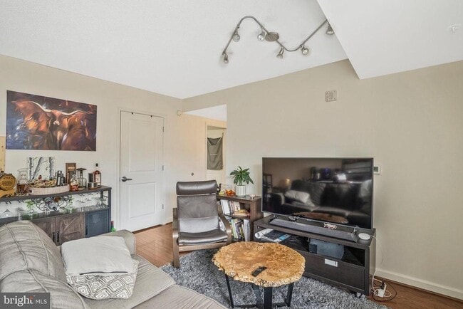Photo - 880 N Pollard St Unit 904