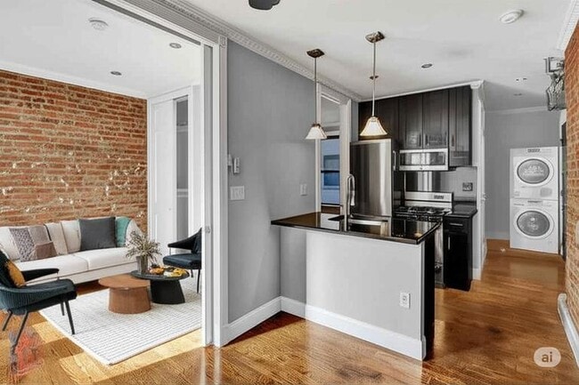 Building Photo - 314 E 106th St Rental