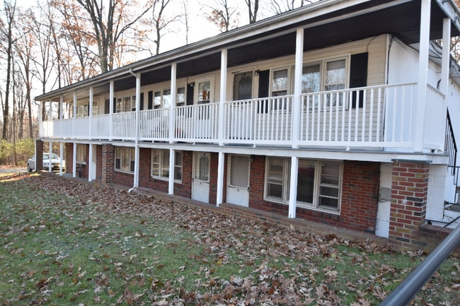 Building Photo - 20 Oakwood Dr