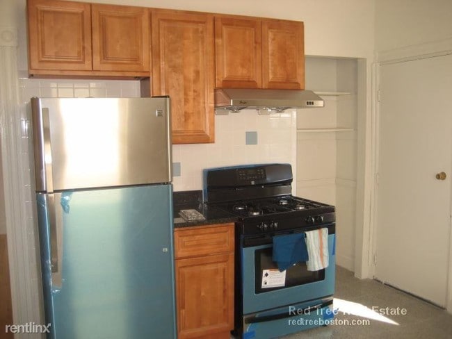 Building Photo - 190 Highland St Rental