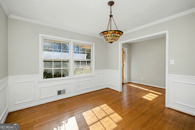 Photo - 140 Maple Pl