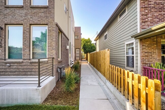 Photo - 718 W 1st Ave