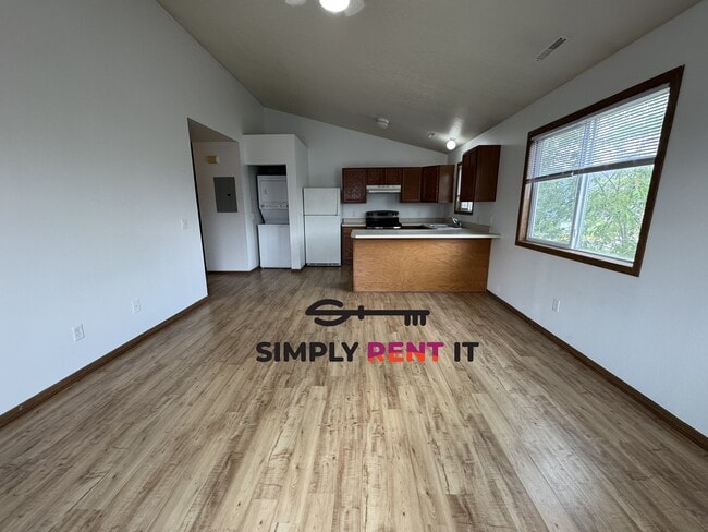 Photo - 3 Bedroom 2 Bathroom with Internet! Unit 3